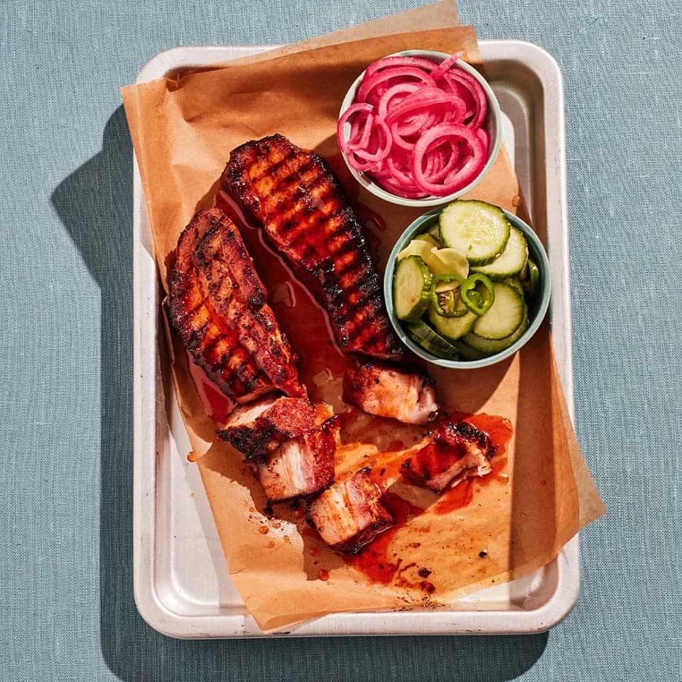 Rökt, grillad fläsksida med srirachasirap