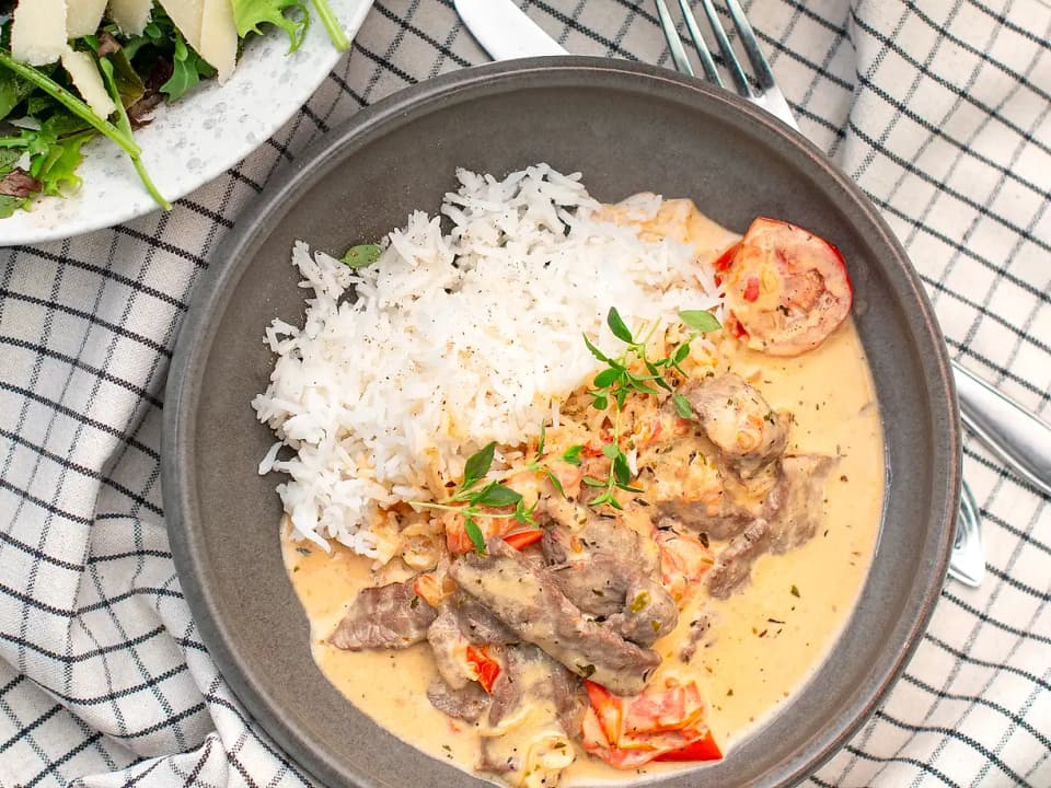 Krämig lövbiffsgryta med sweet chili och ris