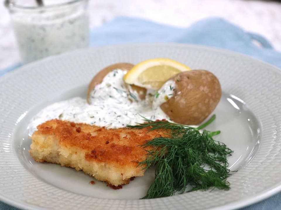 Panerad fisk med kall dillsås