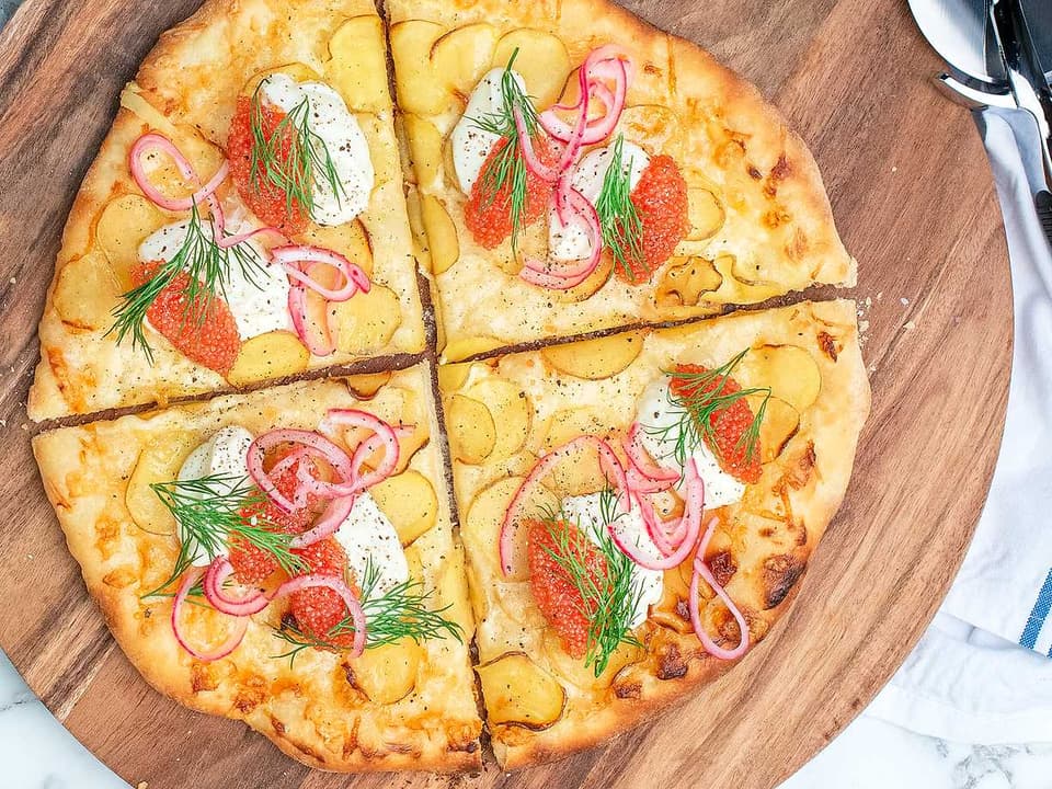 Pizza med potatis och stenbitsrom