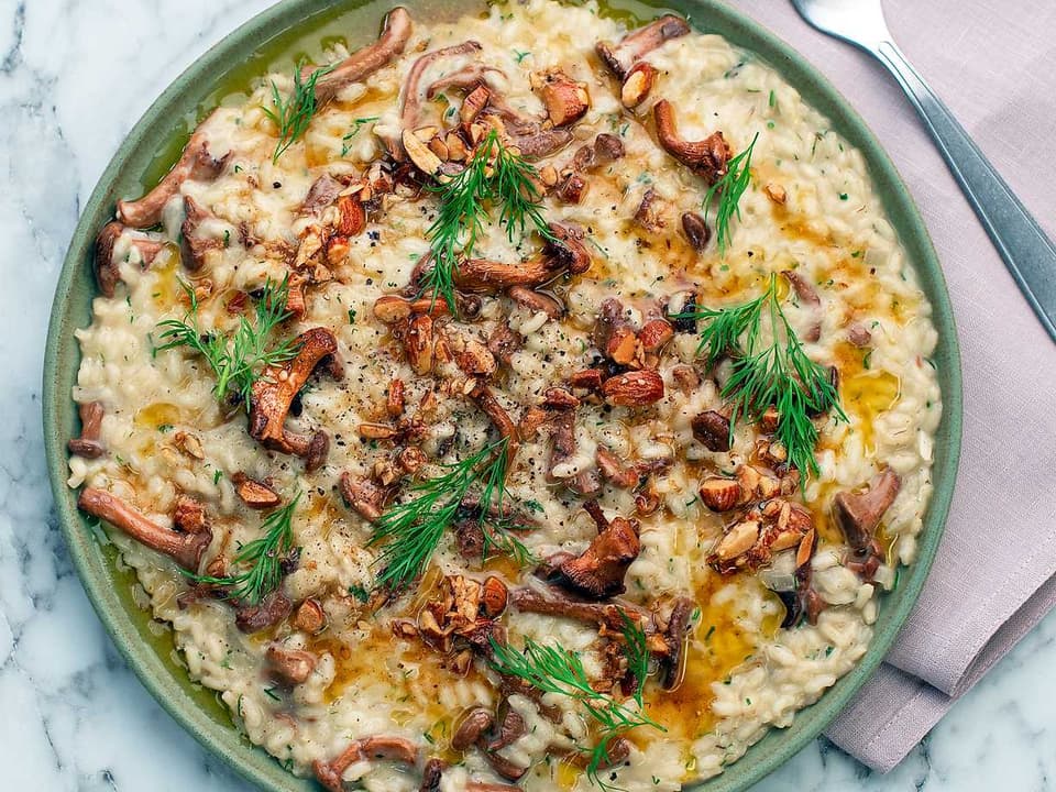 Risotto med kantareller och brynt mandelsmör
