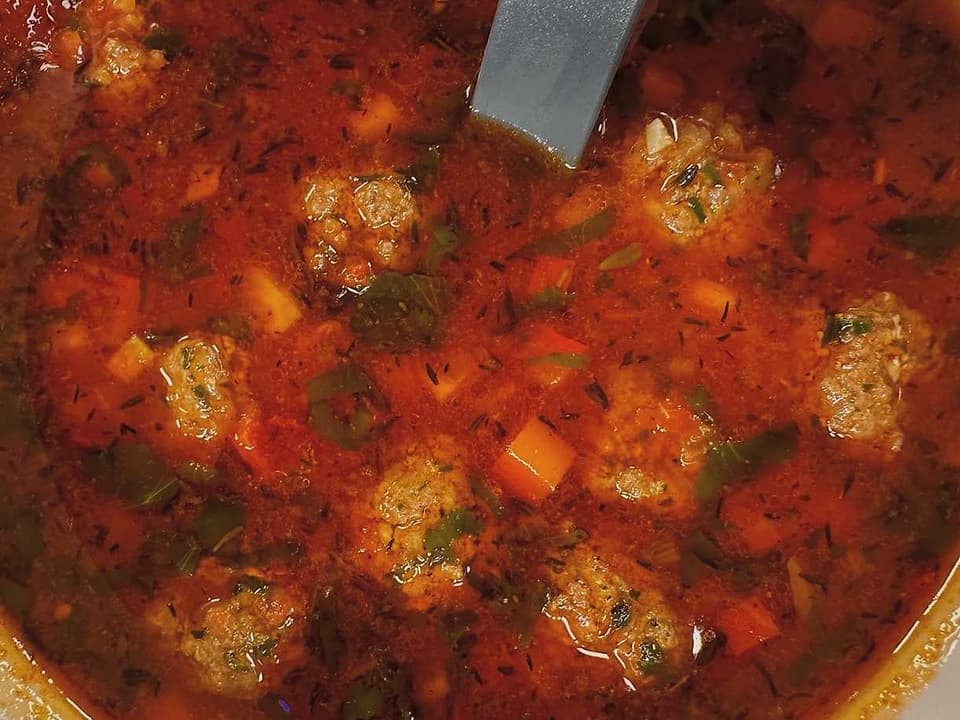 Sancocho-soppa med köttbullar
