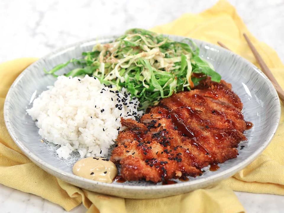 Tonkatsu - japansk schnitzel med krämig kålsallad