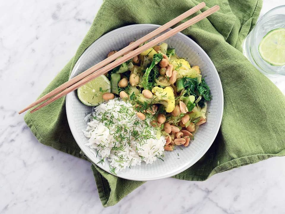 Vegansk currygryta med kokos och kål