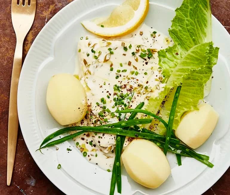 Fisk i ugn med citron- och gräslökssås