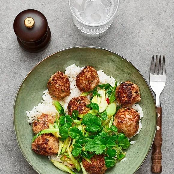 Heta färsbullar med ingefära och koriander