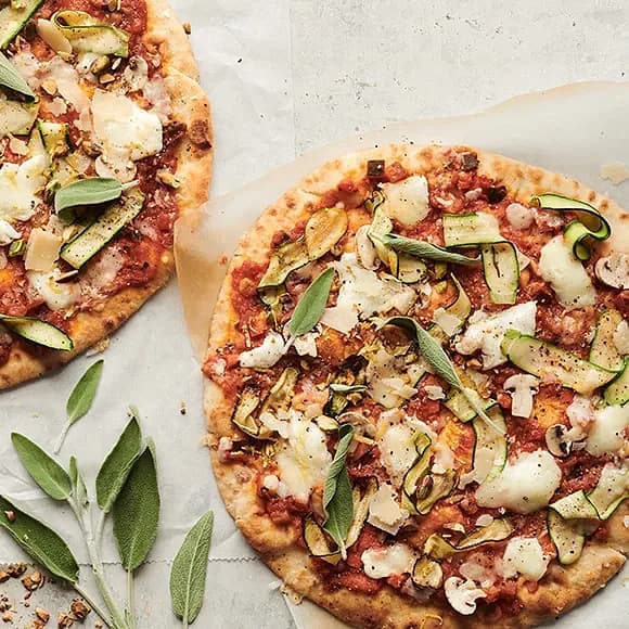 Pizza med zucchini, pistage och citron
