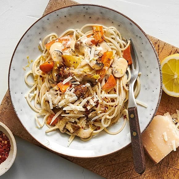 Krämig pasta med svamp och grönsaker