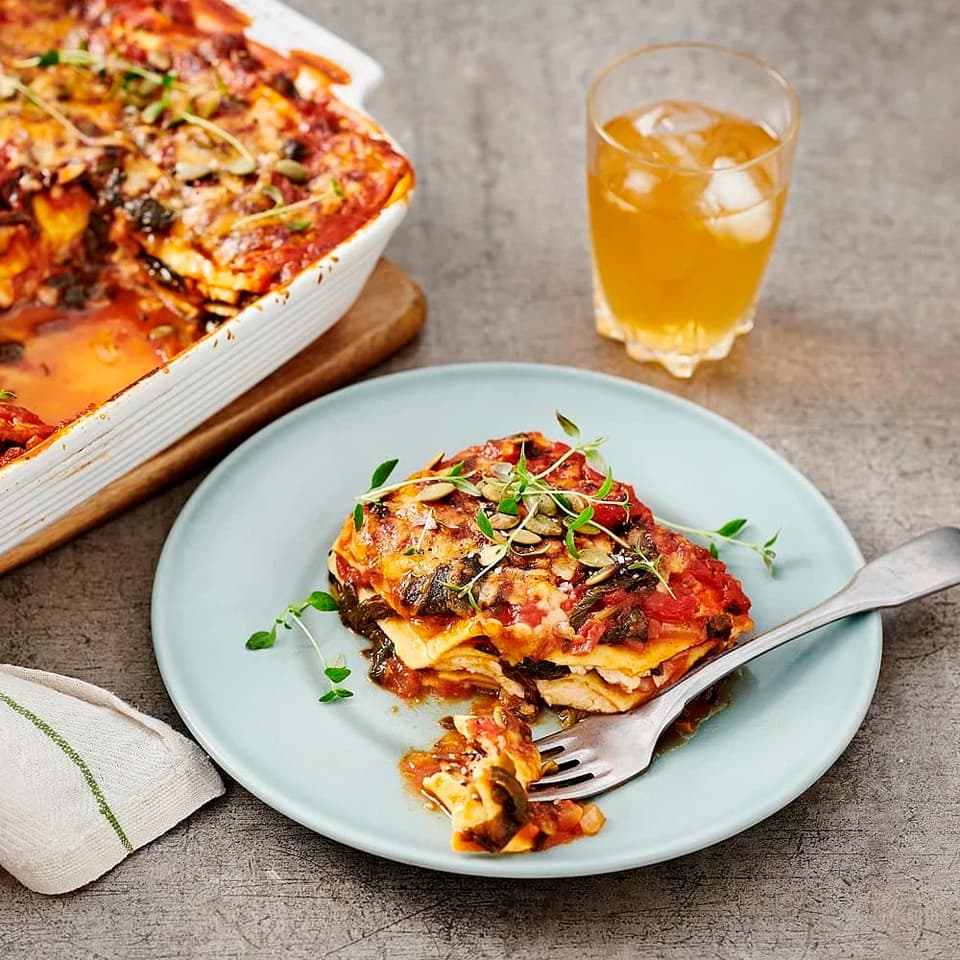 Lasagne med halloumi, spenat och pumpakärnor