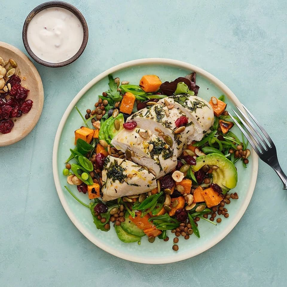 Sallad med sötpotatis, kyckling och chilidressing