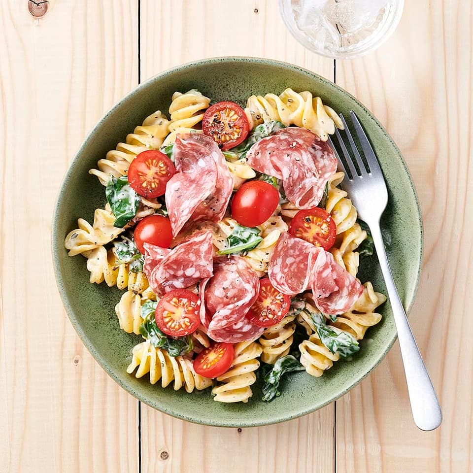 Krämig pasta med spenat och tryffelsalami