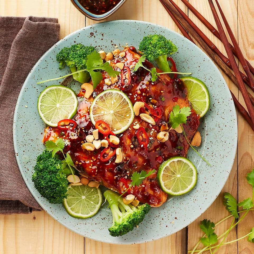 Lax Asian style med broccoli, lime och cashewnötter