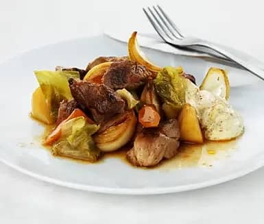 Fläskgryta med vitkål och potatis