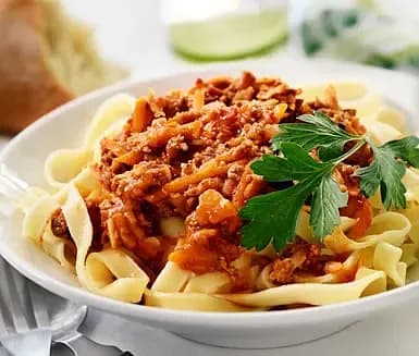 Köttfärssås med rotfrukter och pasta